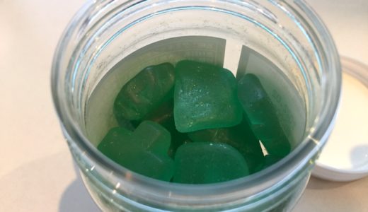 +weed プラスウィード CBDグミ 容器の蓋を開けた写真